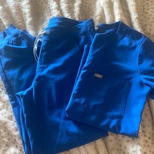 Womens Figs scrub set size small